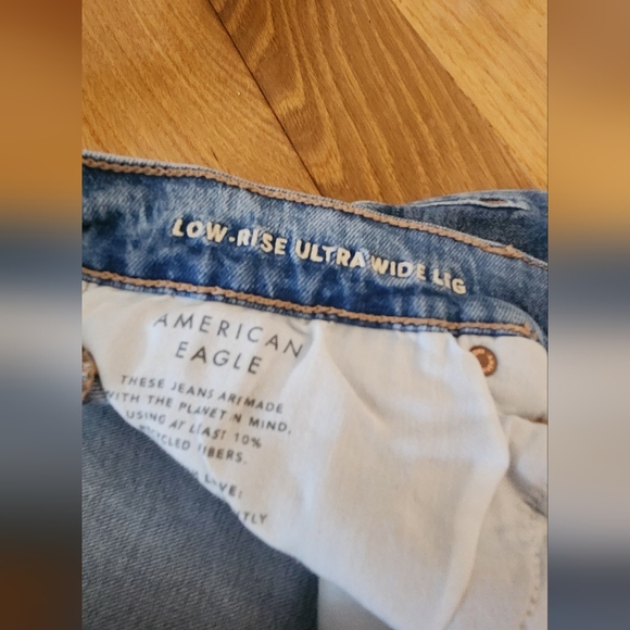 American Eagle Low-Rise Ultra Wide Leg Jeans - Picture 3 of 4